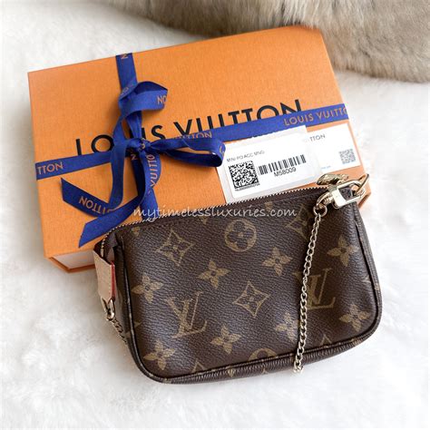 louis vuitton strap pochette|Louis Vuitton Pochette monogram.